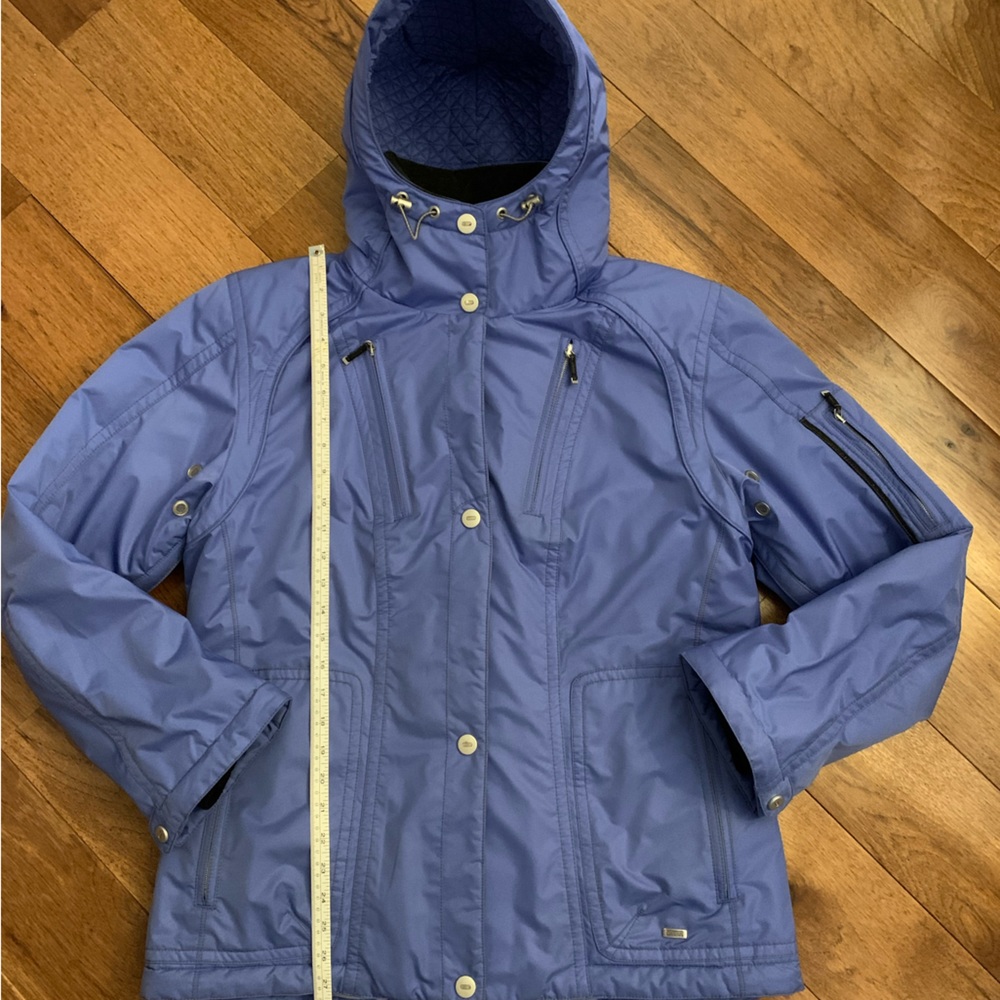 Ladies Metropolis Sport Couloir ski jacket size 12. Gently worn and well kept.